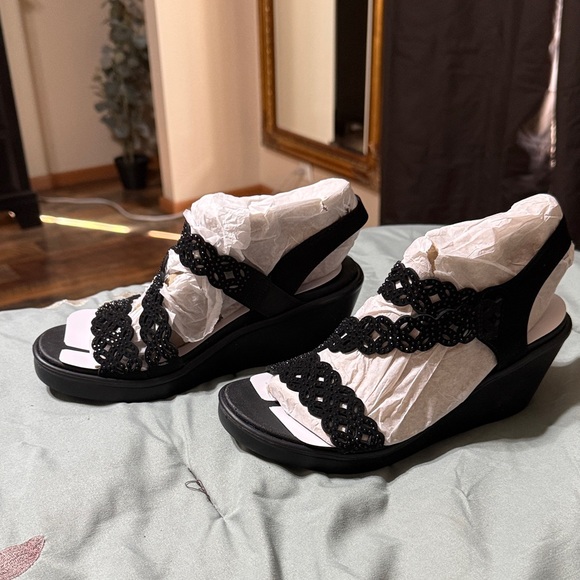 NWT Skechers Cali Luxe Foam Rumble On-Sassier Dayz Black Women's Wedge Sandals - Picture 3 of 9